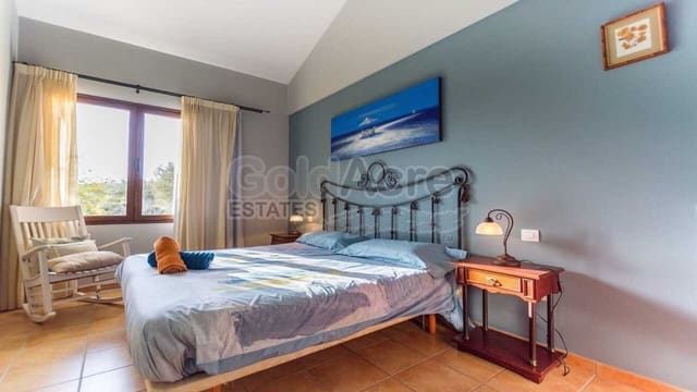 2 soveværelse Villa til salg i Lajares, La Oliva med swimmingpool - € 850.000 (Ref: 7652663)