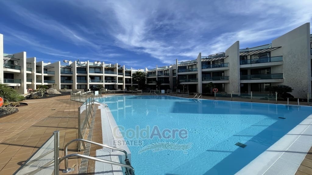4 bedroom Apartment for sale in El Cotillo with pool - € 311,430 (Ref: 7664858)