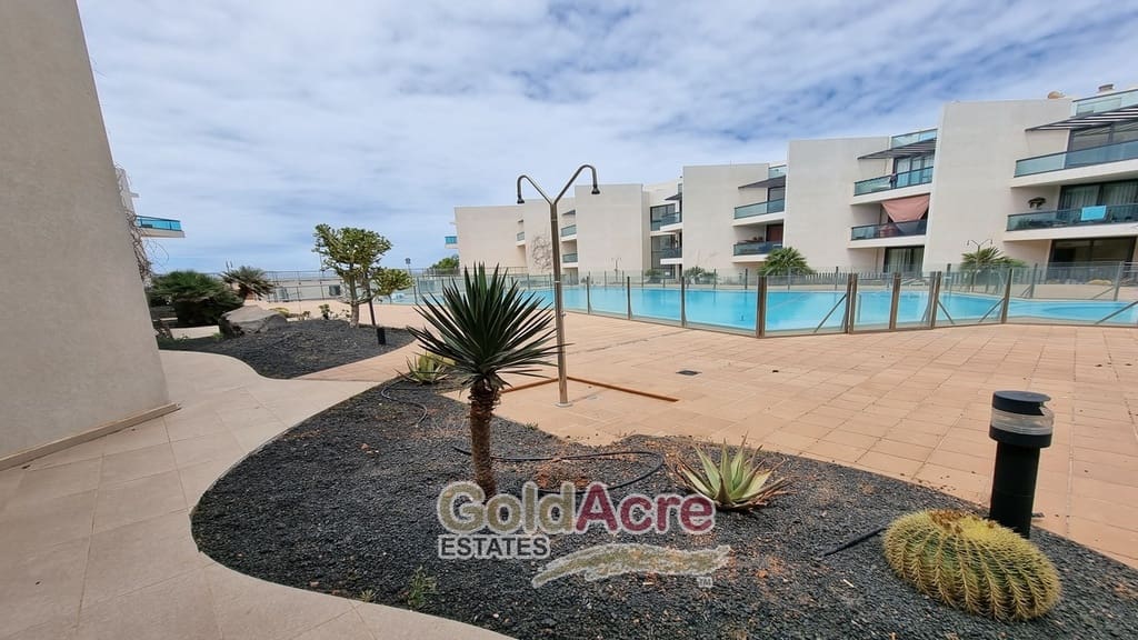 4 bedroom Apartment for sale in El Cotillo with pool - € 311,430 (Ref: 7664858)