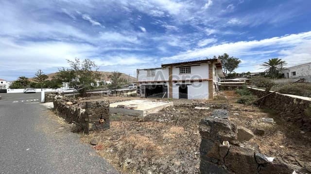 2 soveværelse Villa til salg i Villaverde, La Oliva med garage - € 285.000 (Ref: 7754028)