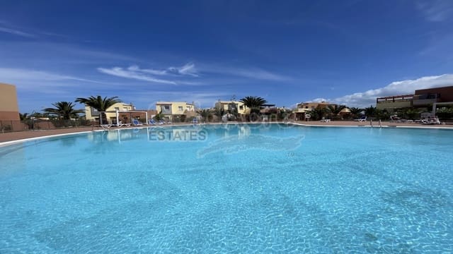 2 soverom Penthouse til salgs i Corralejo, La Oliva med svømmebasseng - € 239 000 (Ref: 8246848)
