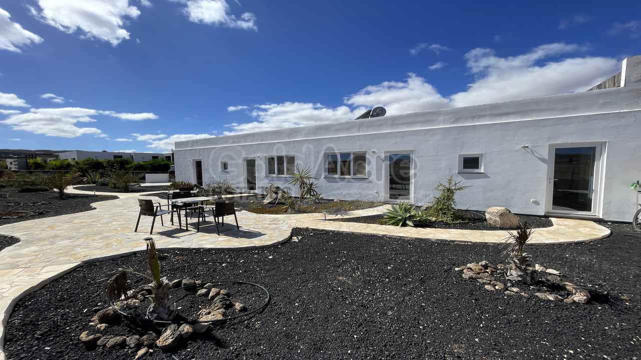 7 bedroom Villa for sale in Villaverde with pool - € 649,000 (Ref: 8270638)