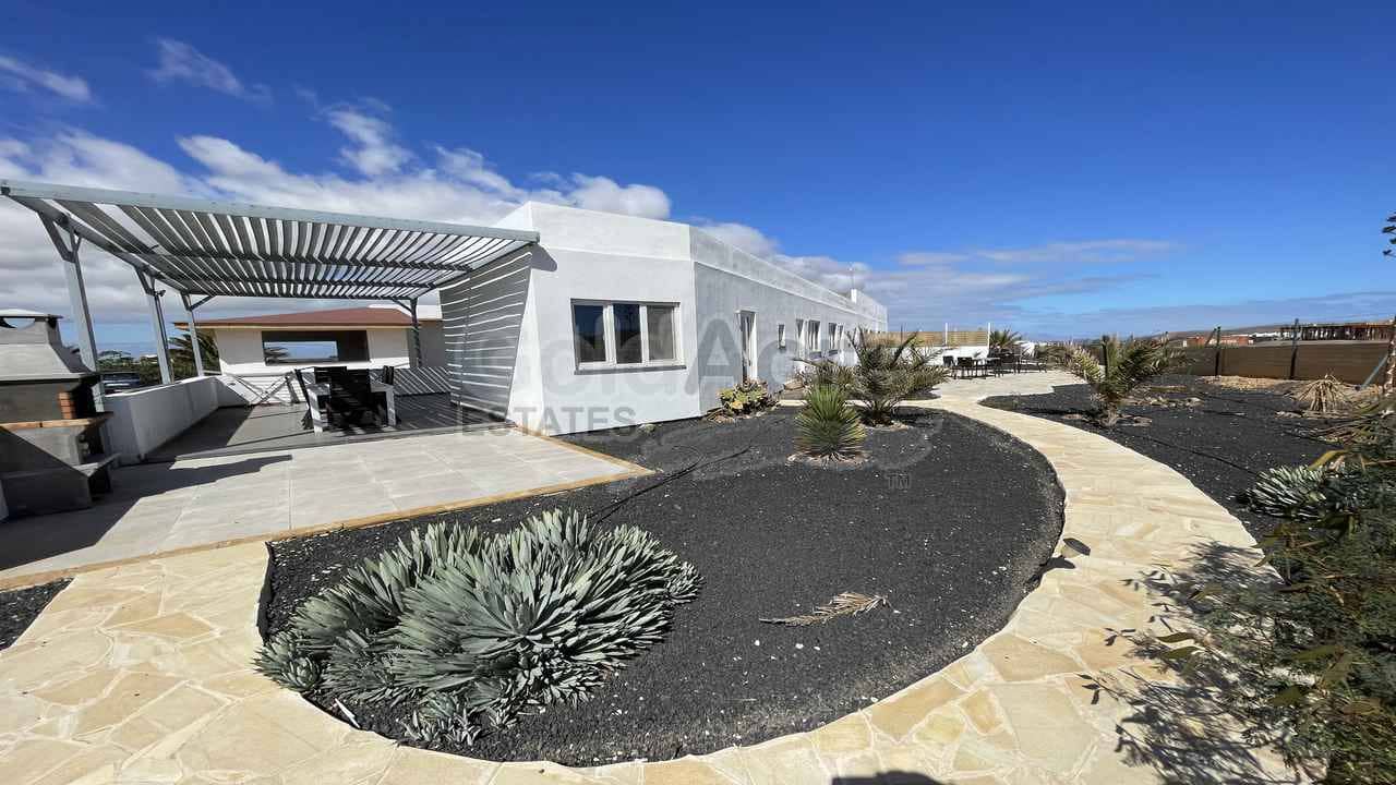 7 bedroom Villa for sale in Villaverde with pool - € 649,000 (Ref: 8270638)