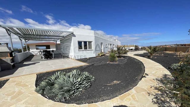 7 makuuhuone Huvila myytävänä paikassa Villaverde, La Oliva - 649 000 € (Ref: 8270638)