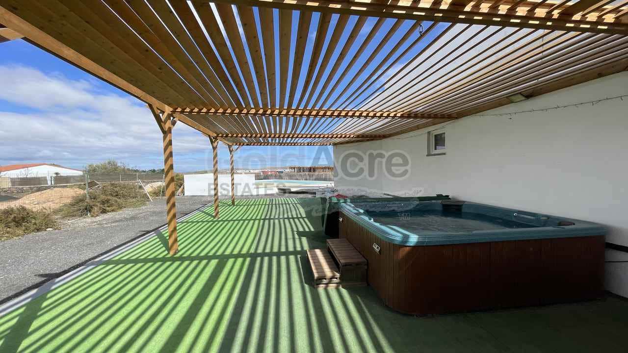 7 bedroom Villa for sale in Villaverde with pool - € 649,000 (Ref: 8270638)
