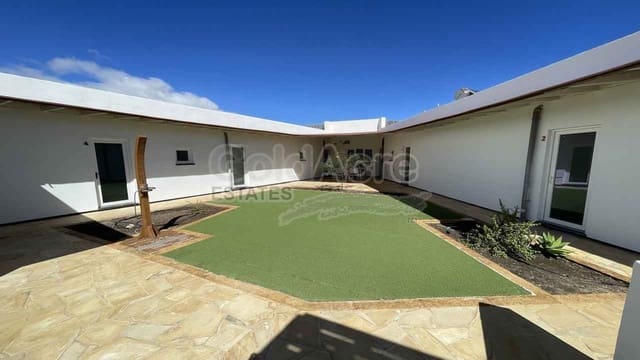 Chalet de 7 habitaciones en Villaverde, La Oliva en venta con piscina - 649.000 € (Ref: 8270638)