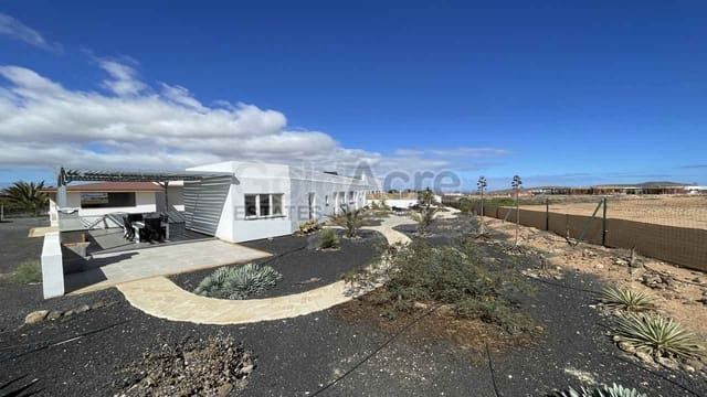 7 slaapkamer Villa te koop in Villaverde, La Oliva met zwembad - € 649.000 (Ref: 8270638)