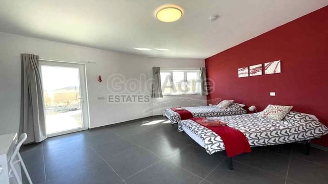 7 slaapkamer Villa te koop in Villaverde, La Oliva met zwembad - € 649.000 (Ref: 8270638)