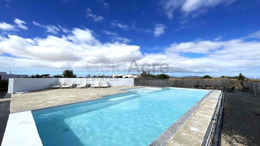 7 bedroom Villa for sale in Villaverde with pool - € 649,000 (Ref: 8270638)