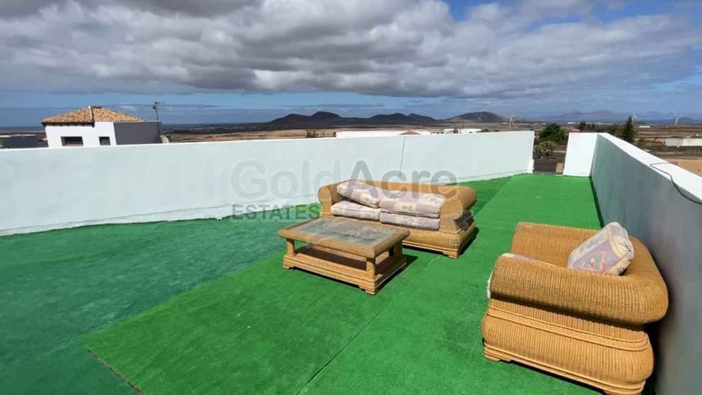 7 bedroom Villa for sale in Villaverde with pool - € 649,000 (Ref: 8270638)