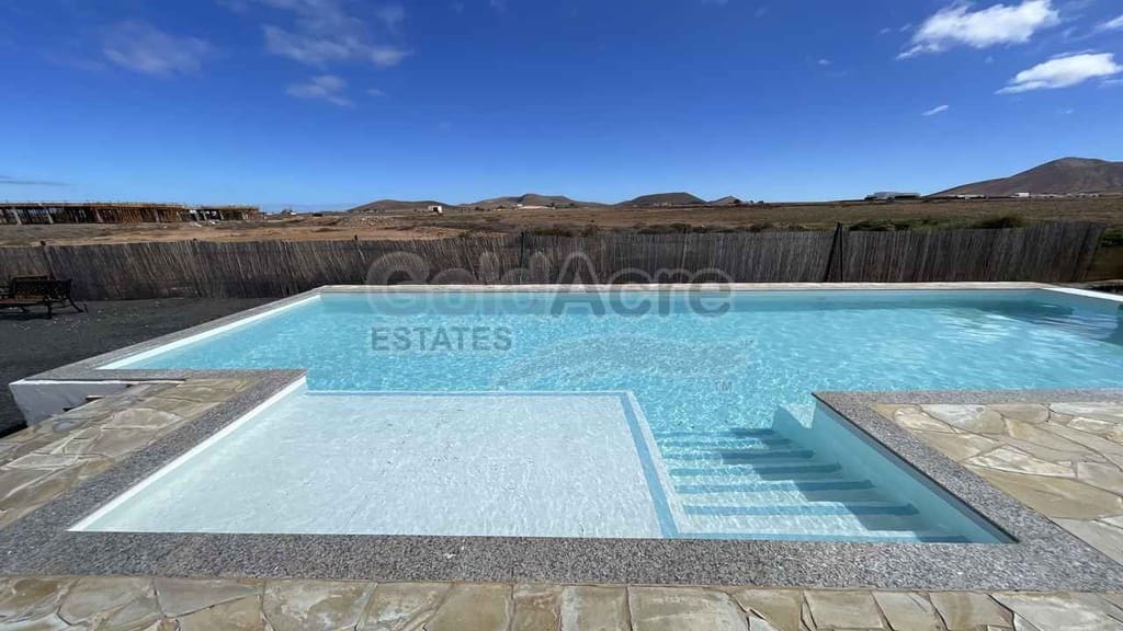 7 bedroom Villa for sale in Villaverde with pool - € 649,000 (Ref: 8270638)