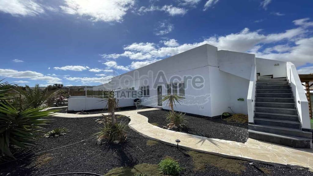 7 bedroom Villa for sale in Villaverde with pool - € 649,000 (Ref: 8270638)