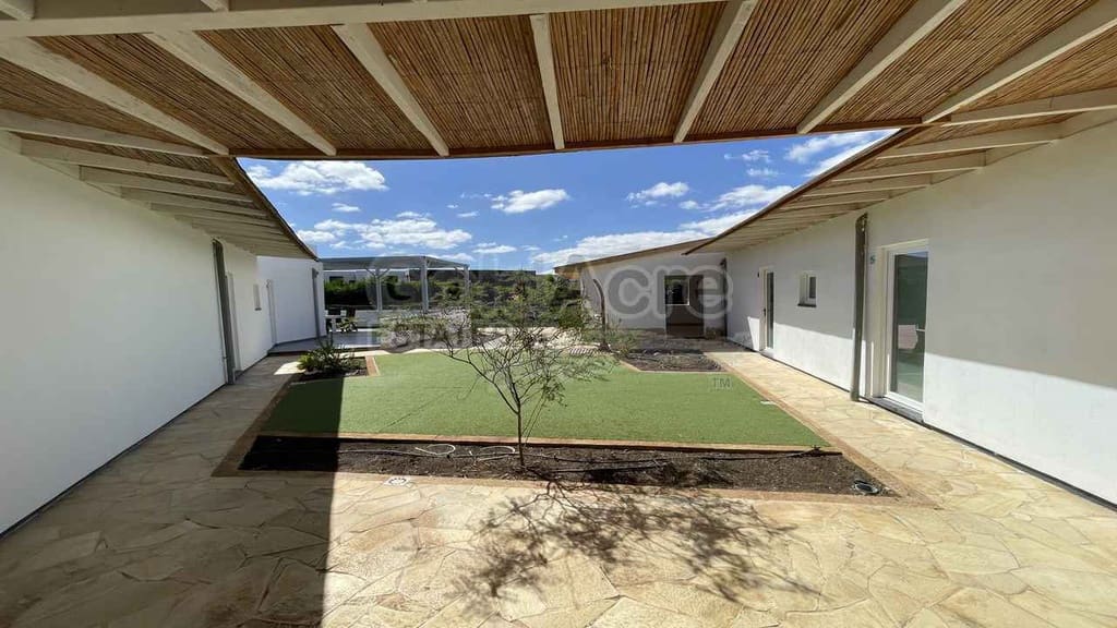 7 bedroom Villa for sale in Villaverde with pool - € 649,000 (Ref: 8270638)