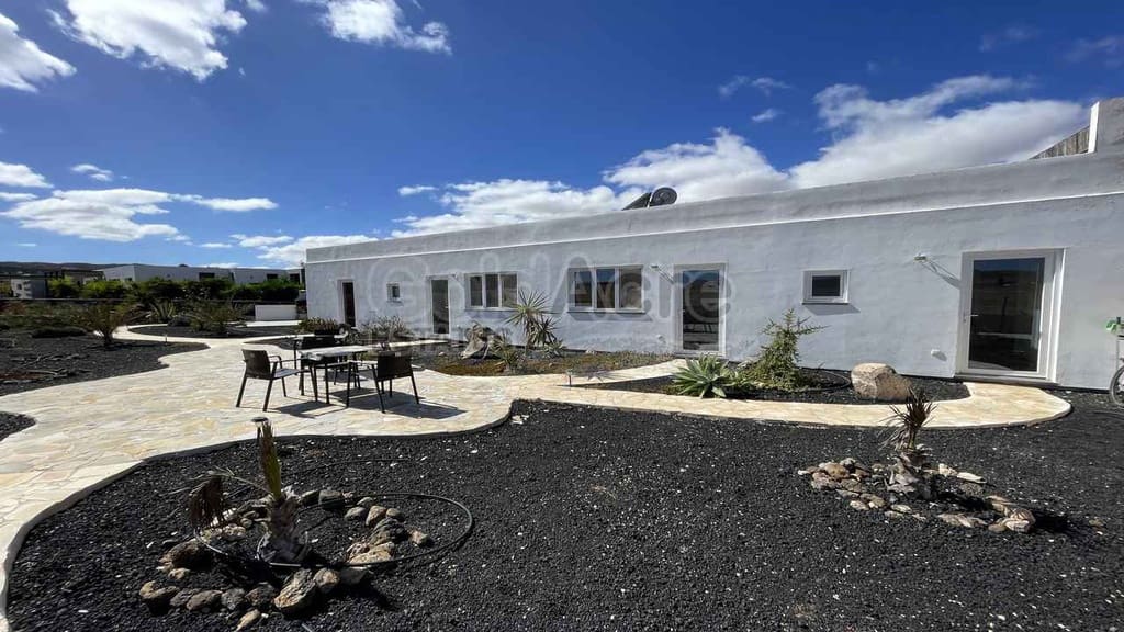 7 bedroom Villa for sale in Villaverde with pool - € 649,000 (Ref: 8270638)