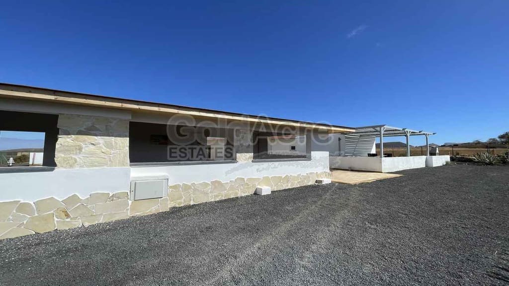 7 bedroom Villa for sale in Villaverde with pool - € 649,000 (Ref: 8270638)