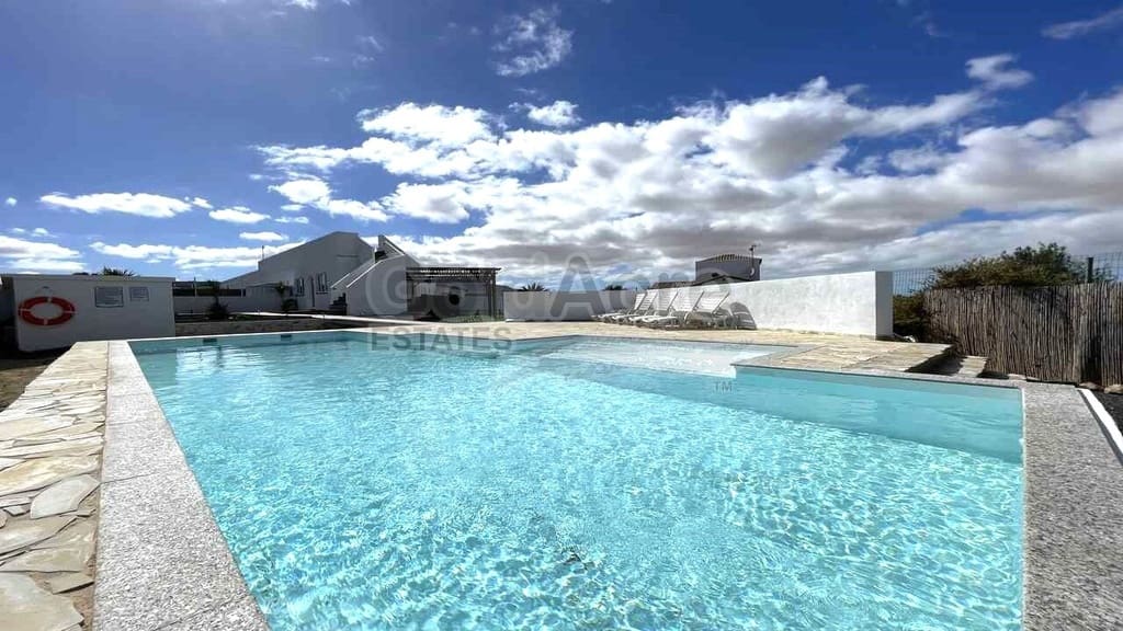 Chalet de 7 habitaciones en Villaverde en venta con piscina - 649.000 € (Ref: 8270638)