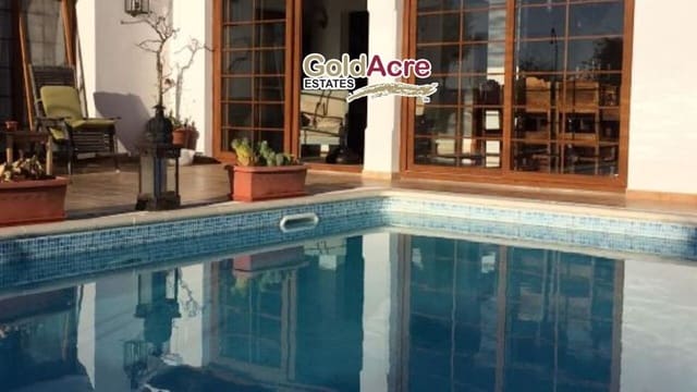 4 Zimmer Villa zu verkaufen in Corralejo, La Oliva mit Pool - 980.000 € (Ref: 8287160)