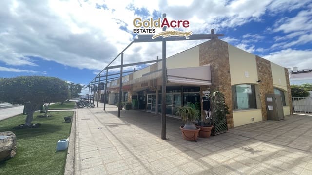 Commercial for sale in Corralejo, La Oliva - € 425,000 (Ref: 8318431)