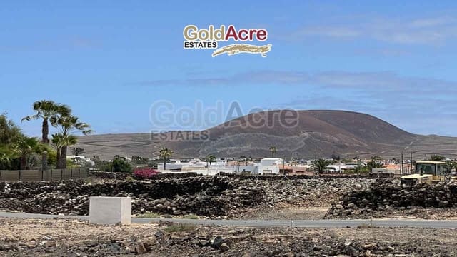 Grunde uden byggetilladelser til salg i Lajares, La Oliva - € 199.000 (Ref: 8374005)