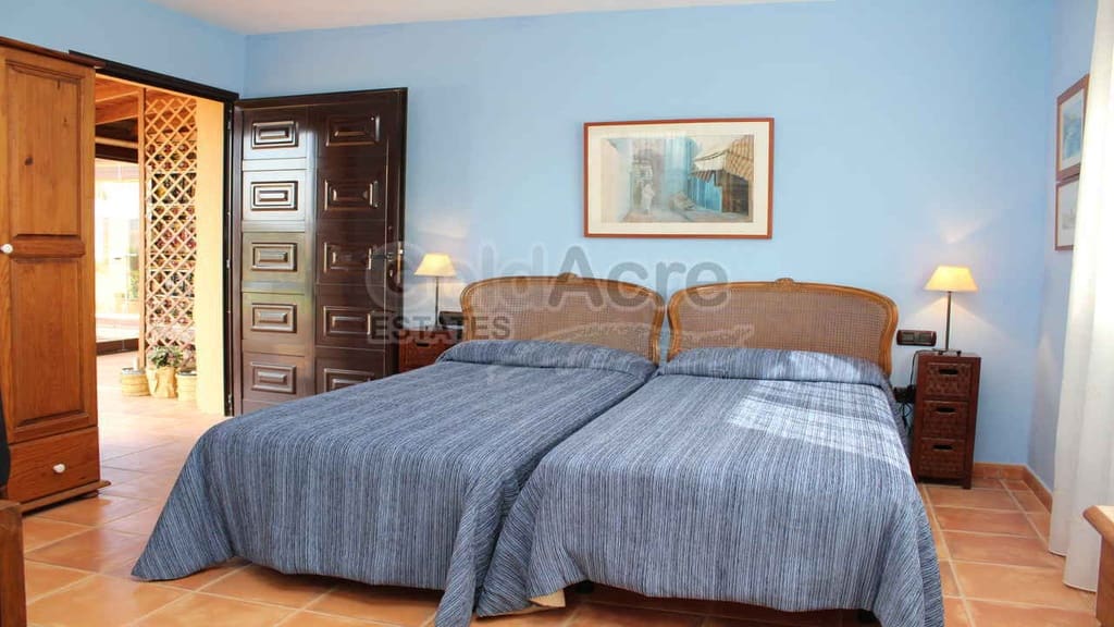 4 bedroom Villa for sale in Tesejerague with pool - € 795,000 (Ref: 8434184)