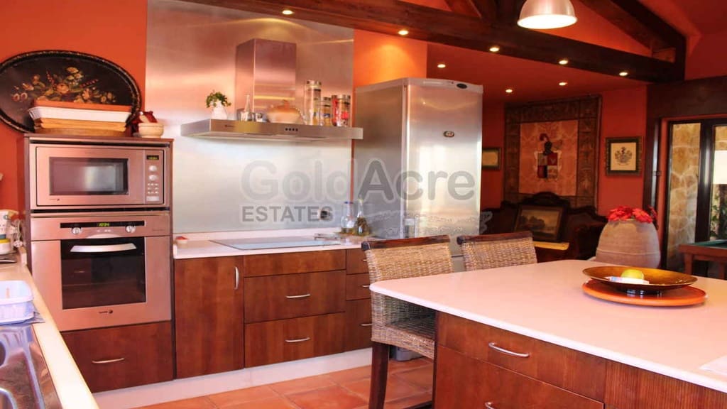 4 bedroom Villa for sale in Tesejerague with pool garage - € 795,000 (Ref: 8434184)