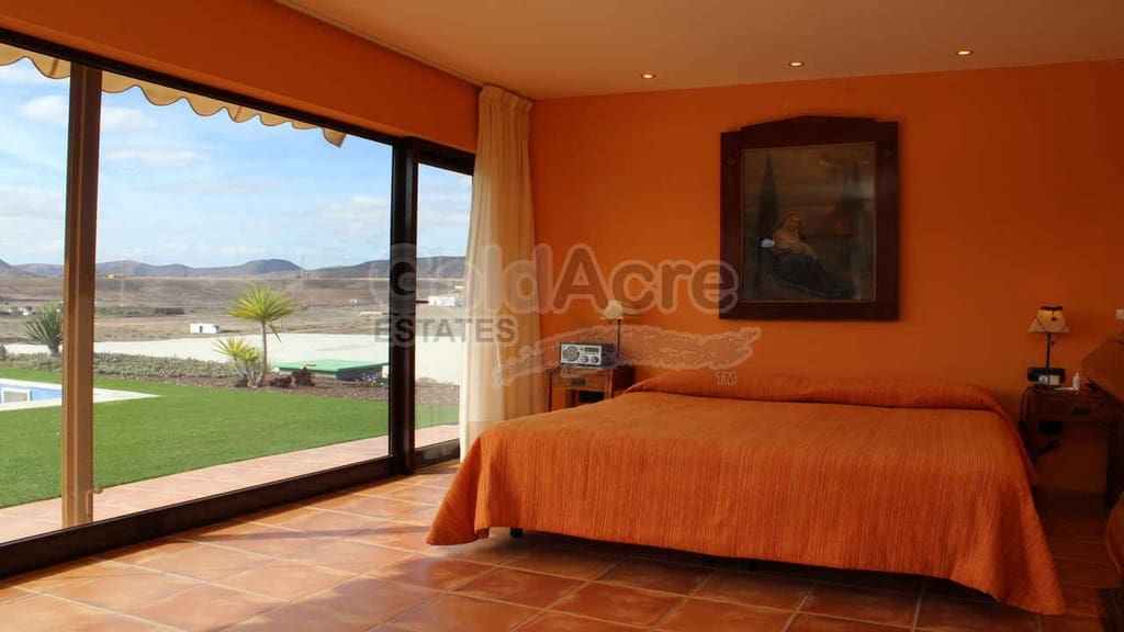 4 bedroom Villa for sale in Tesejerague with pool garage - € 795,000 (Ref: 8434184)