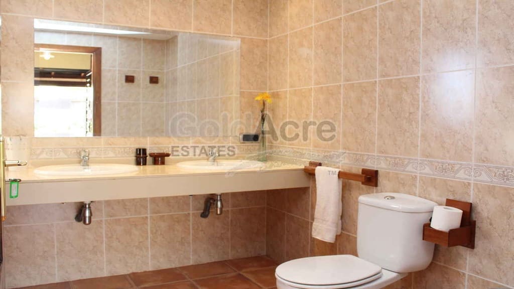 4 bedroom Villa for sale in Tesejerague with pool garage - € 795,000 (Ref: 8434184)