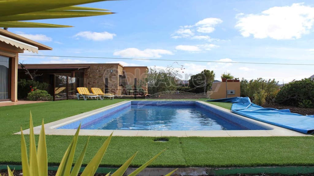4 bedroom Villa for sale in Tesejerague with pool garage - € 795,000 (Ref: 8434184)