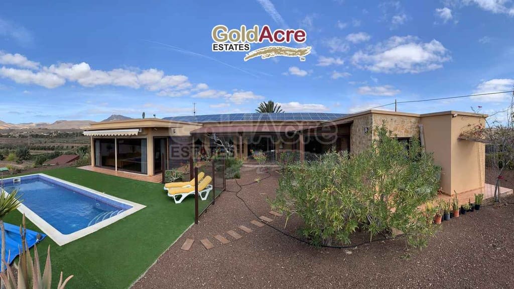4 bedroom Villa for sale in Tesejerague with pool garage - € 795,000 (Ref: 8434184)