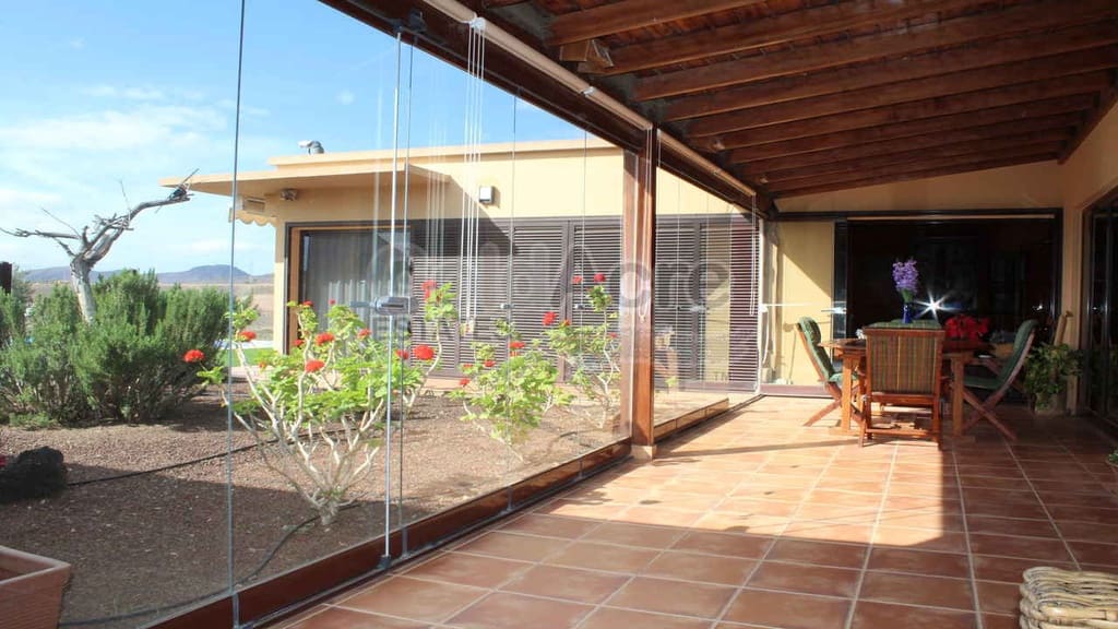 4 bedroom Villa for sale in Tesejerague with pool garage - € 795,000 (Ref: 8434184)