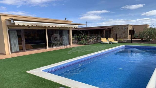 4 soveværelse Villa til salg i Tesejerague, Tuineje med swimmingpool garage - € 795.000 (Ref: 8434184)