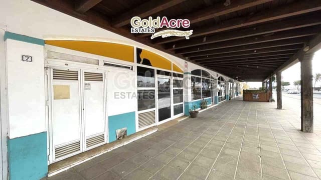 Kaupallinen myytävänä paikassa Corralejo, La Oliva - 275 000 € (Ref: 8472255)
