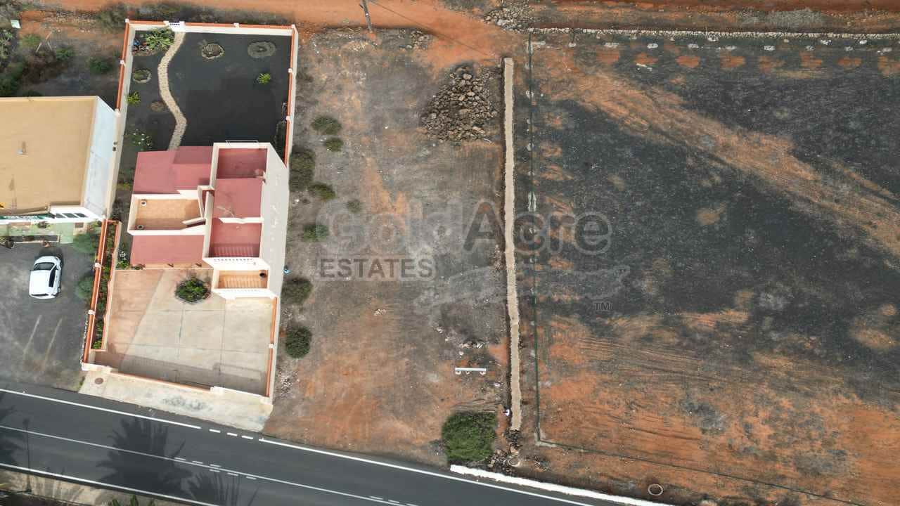 Grunde uden byggetilladelser til salg i La Oliva - € 165.000 (Ref: 8509459)