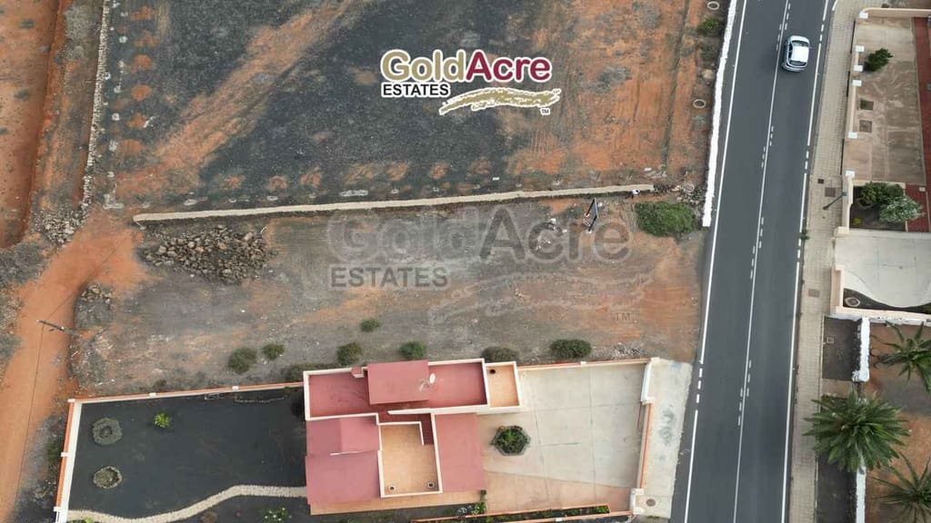 Ubebygd land til salgs i La Oliva - € 165 000 (Ref: 8509459)