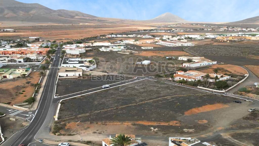 Undeveloped Land for sale in La Oliva - € 165,000 (Ref: 8509459)