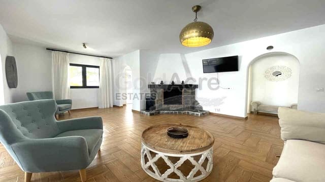 4 soveværelse Villa til salg i La Oliva med swimmingpool - € 630.000 (Ref: 8529333)