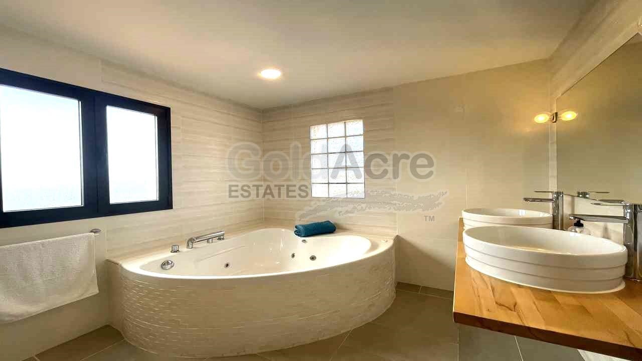 4 soveværelse Villa til salg i La Oliva med swimmingpool - € 630.000 (Ref: 8529333)