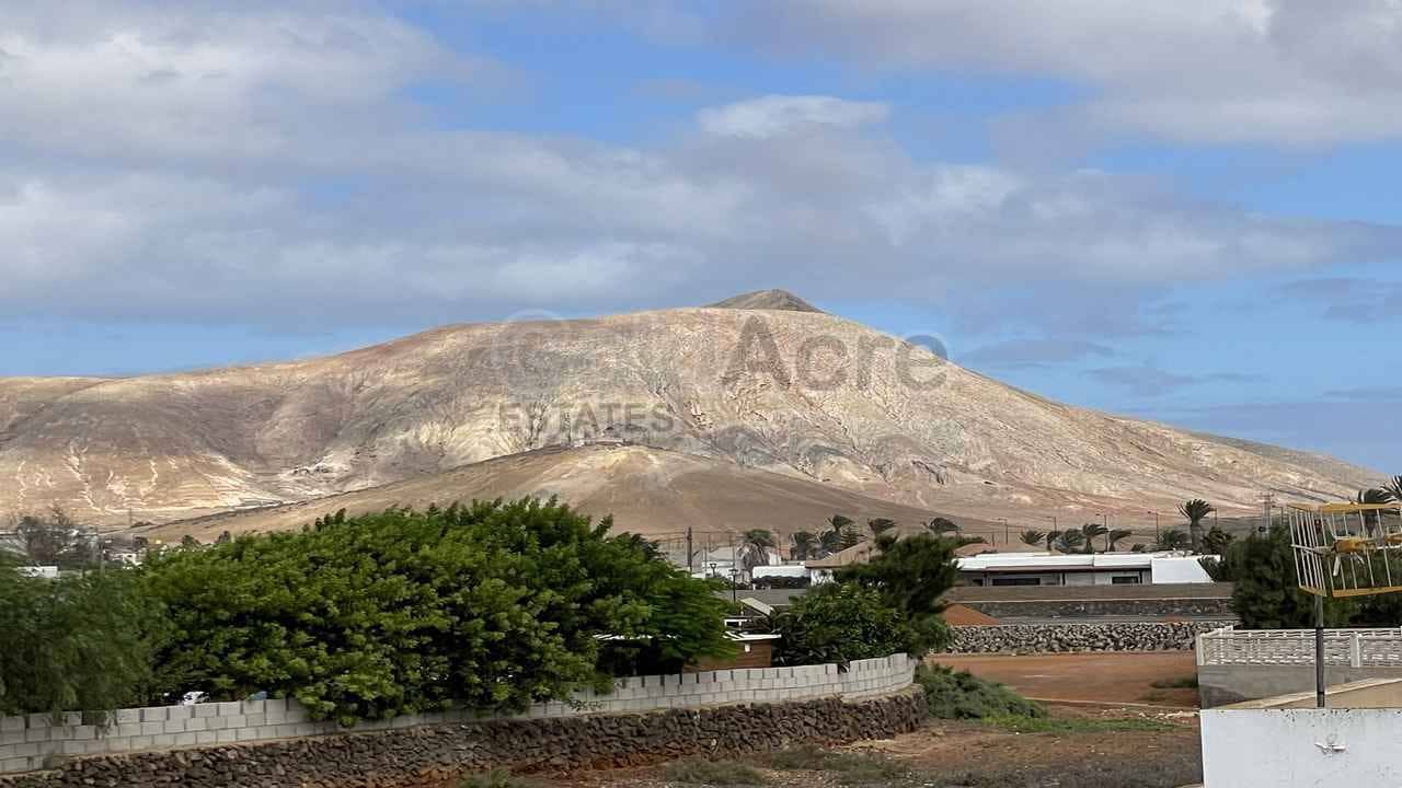 4 soveværelse Villa til salg i La Oliva med swimmingpool - € 630.000 (Ref: 8529333)