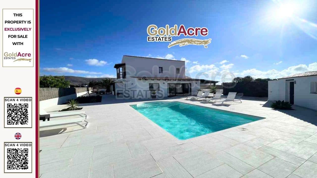 4 soveværelse Villa til salg i La Oliva med swimmingpool - € 630.000 (Ref: 8529333)