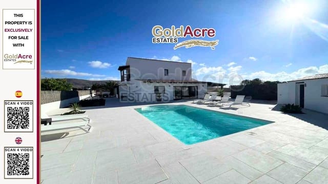 4 soveværelse Villa til salg i La Oliva med swimmingpool - € 630.000 (Ref: 8529333)