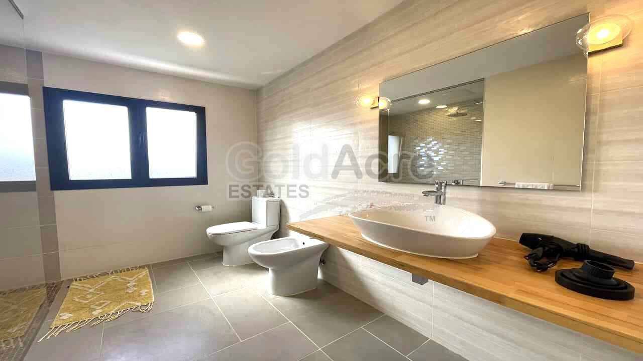 4 Zimmer Villa zu verkaufen in La Oliva mit Pool - 630.000 € (Ref: 8529333)