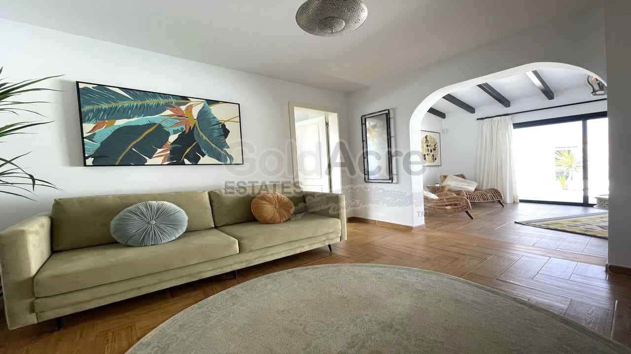 4 Zimmer Villa zu verkaufen in La Oliva mit Pool - 630.000 € (Ref: 8529333)