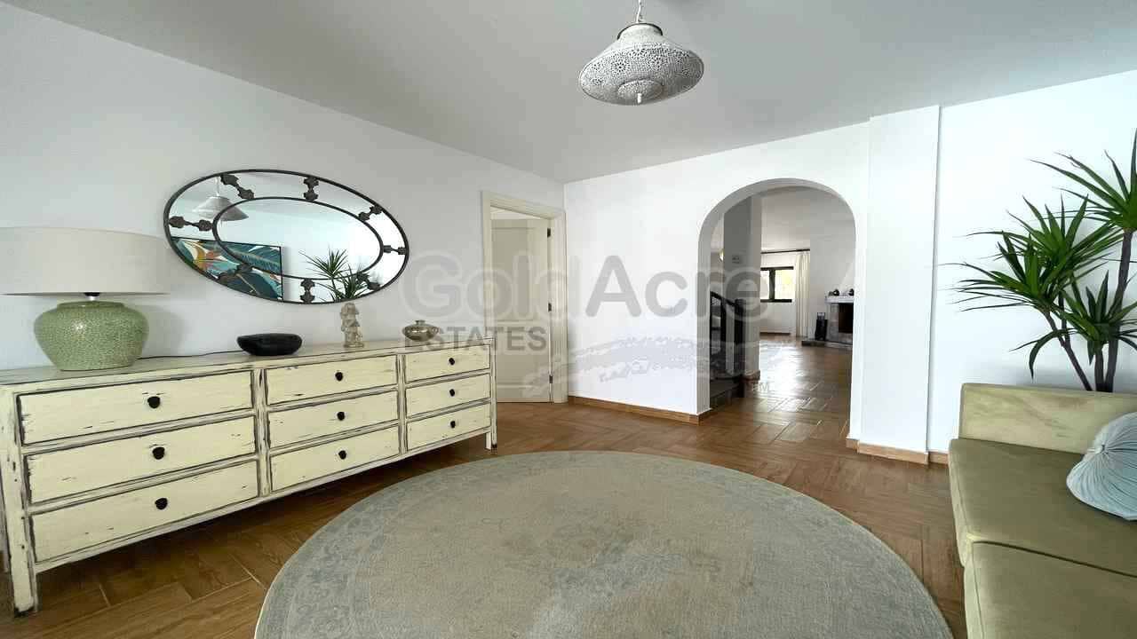 4 Zimmer Villa zu verkaufen in La Oliva mit Pool - 630.000 € (Ref: 8529333)