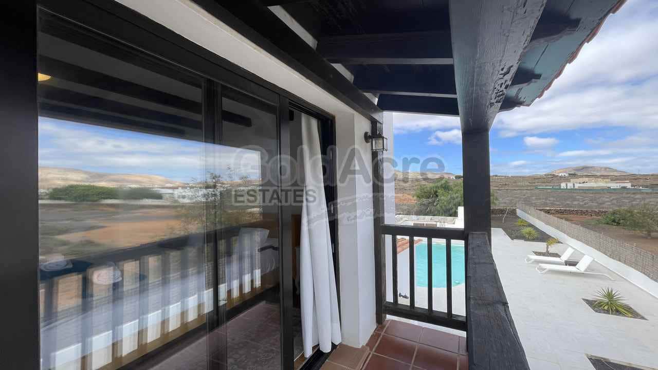 4 Zimmer Villa zu verkaufen in La Oliva mit Pool - 630.000 € (Ref: 8529333)