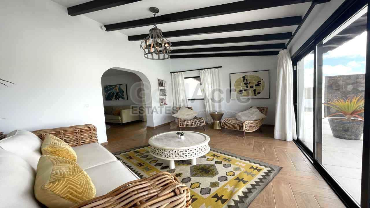 4 Zimmer Villa zu verkaufen in La Oliva mit Pool - 630.000 € (Ref: 8529333)