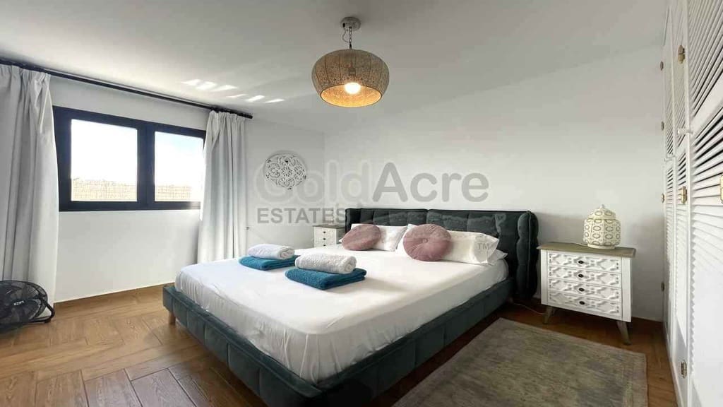 4 Zimmer Villa zu verkaufen in La Oliva mit Pool - 630.000 € (Ref: 8529333)