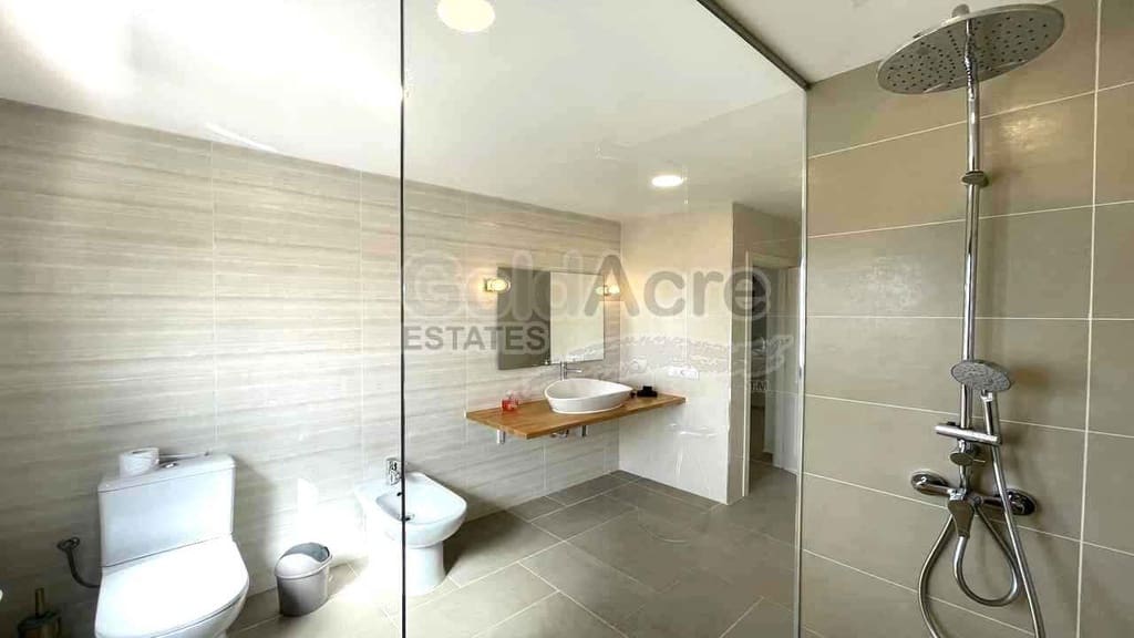 4 Zimmer Villa zu verkaufen in La Oliva mit Pool - 630.000 € (Ref: 8529333)