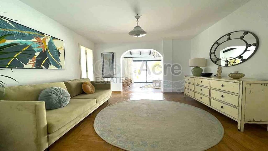 4 Zimmer Villa zu verkaufen in La Oliva mit Pool - 630.000 € (Ref: 8529333)