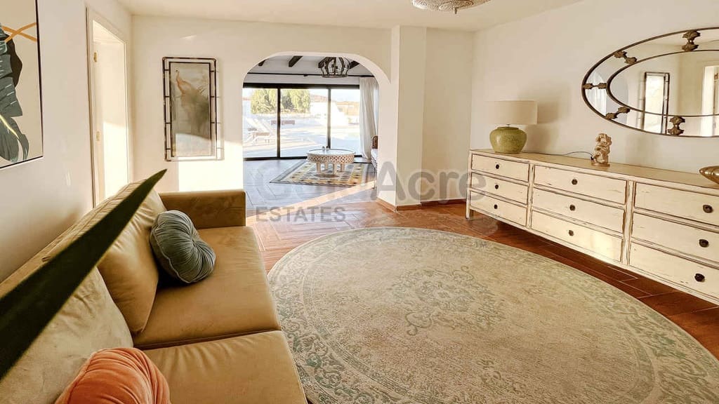 4 Zimmer Villa zu verkaufen in La Oliva mit Pool - 630.000 € (Ref: 8529333)