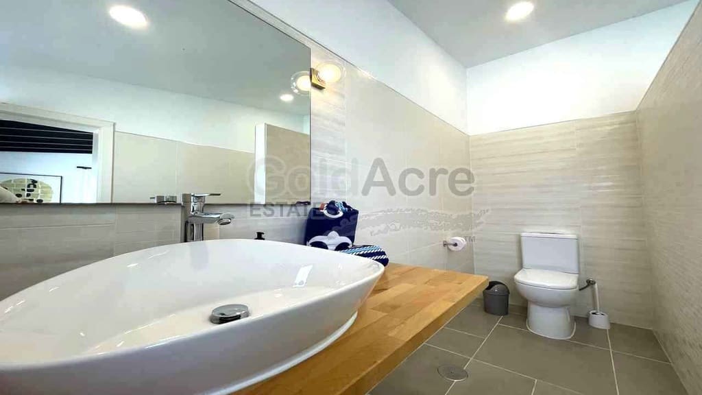 4 Zimmer Villa zu verkaufen in La Oliva mit Pool - 630.000 € (Ref: 8529333)